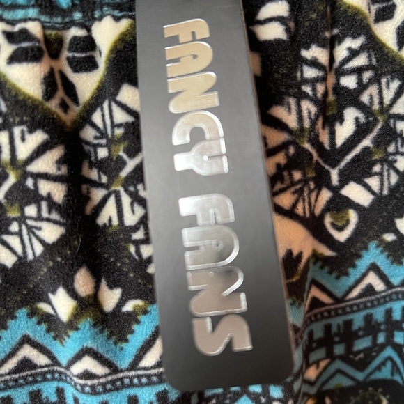 Super soft patterned velour NWT one size leggings - Picture 2 of 6